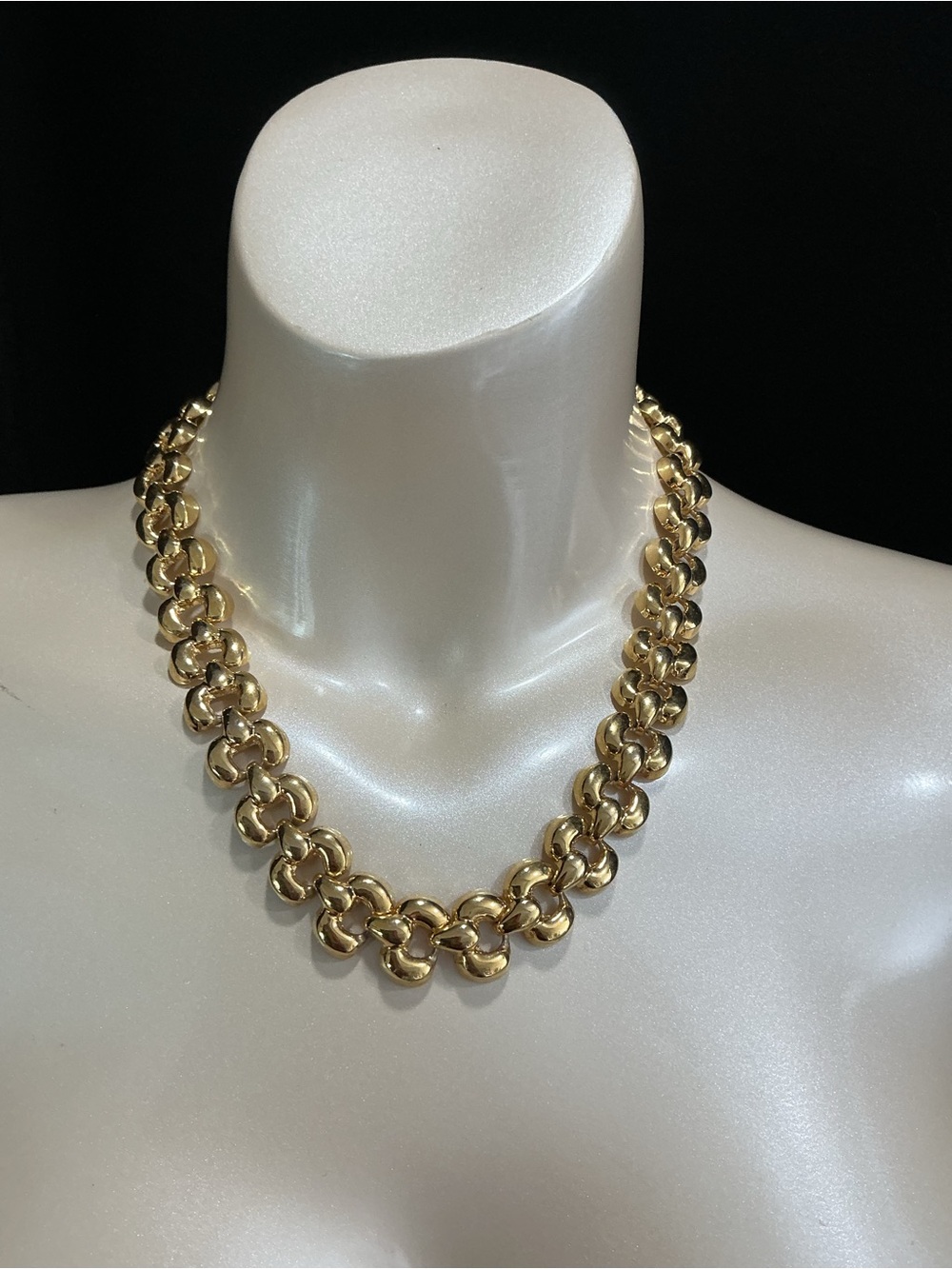 90s Chic Gold Link Chain Choker Necklace Classic Timeless Forever Elegant EUC